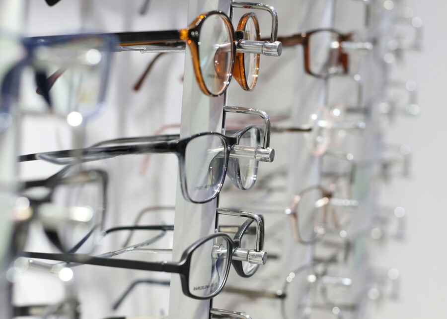Business Success with Universal Fit Eyewear Chart showing increased sales and lower returns for a brand
