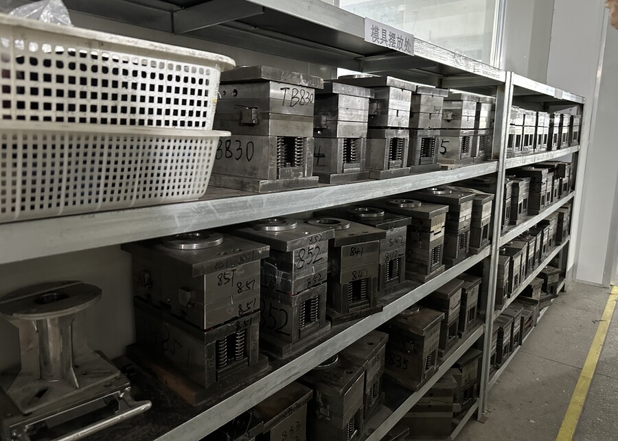Automated assembly line for eyewear production